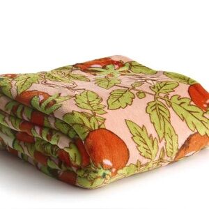 Vera Bradley Plush Throw in Tomato Vines NWT 50" x 80"